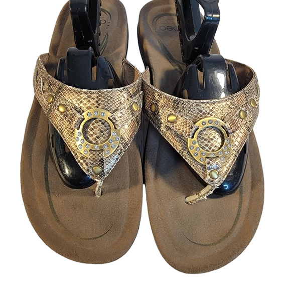 Abeo Sunrise Off White Faux Snake Skin Print Flip Flops Women's Size 10 - Picture 4 of 12